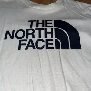 White mens north face shirt 👕
